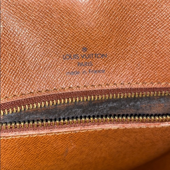 Authentic Louis Vuitton Monogram Porte-Documents Voyage - Picture 11 of 16